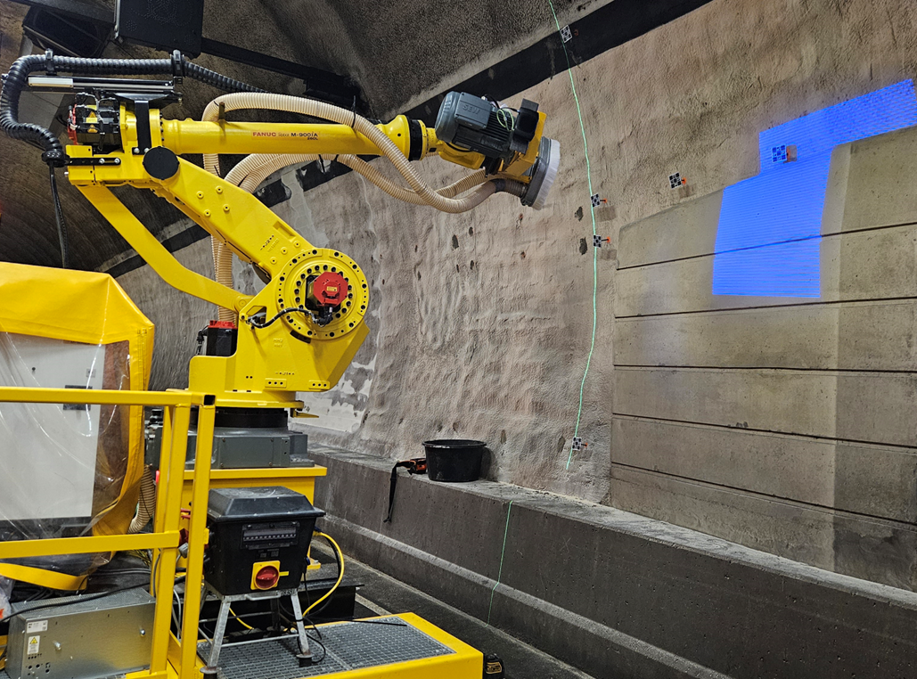 Zesassige (mogelijk zevenassige) adaptieve freesrobot op tracks van AIM-Robotics freest brandwerende stuclaag in de Hubertustunnel Den Haag